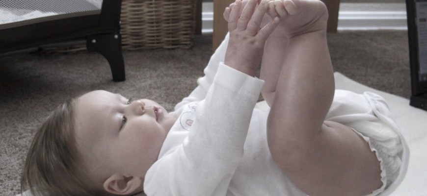 Happy baby pose. Image by Teresa Shishim, CC